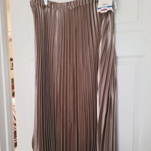 NEW Anne Klein pleated skirt, size XL